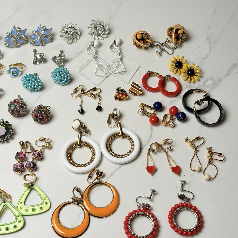 31 Pairs Vintage Clip On Earring Retro Colorful 60s 70s 80s Granny Whimsical - Picture 11 of 16